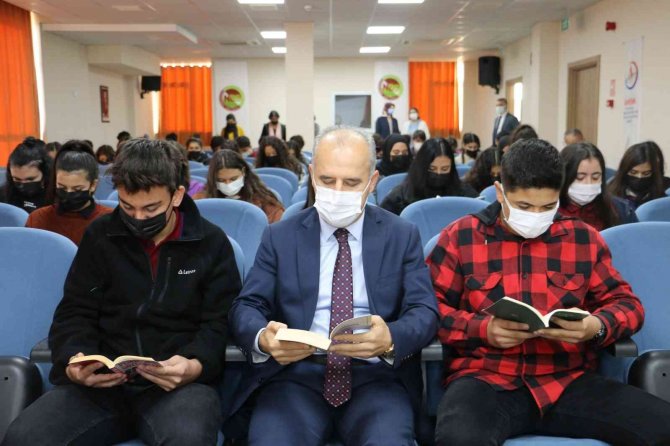 Cumhuriyet Başsavcısı İ̇nal, Öğrencilerle Birlikte Kitap Okudu