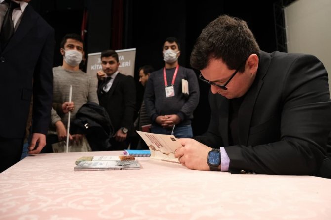 Yazar Selim Han Yeniacun: “Bizi Biz Yapan Değerlerimize İyi Sahip Çıkmalıyız”