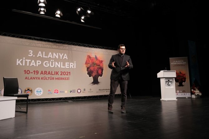 Yazar Selim Han Yeniacun: “Bizi Biz Yapan Değerlerimize İyi Sahip Çıkmalıyız”