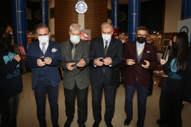 Adü’de ’Çizgimiz Mehmet Akif Ersoy Sergisi’ Açıldı