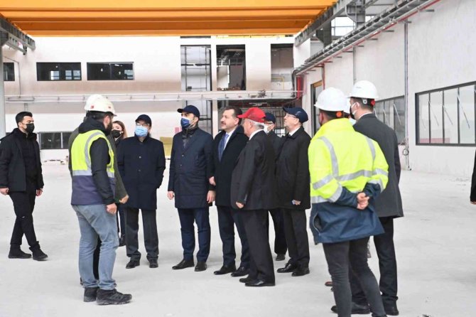 Başkan Yılmaz, Savunma Sanayi Üreticisi Fabrikayı Gezdi