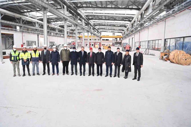 Başkan Yılmaz, Savunma Sanayi Üreticisi Fabrikayı Gezdi