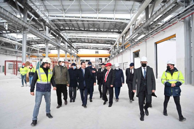 Başkan Yılmaz, Savunma Sanayi Üreticisi Fabrikayı Gezdi
