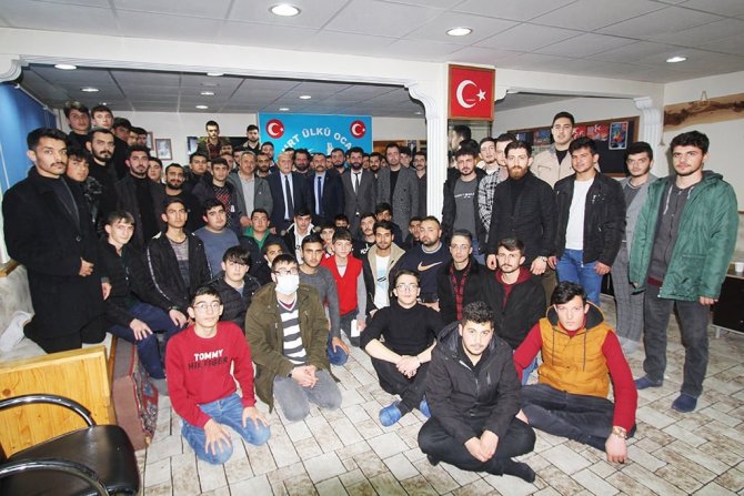 Başkan Pekmezci, Ülkücü Gençlerle Bir Araya Geldi