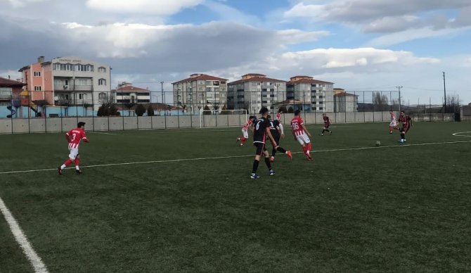 Bilecikspor, Karaköyspor Deplasmanında Rahat Kazandı
