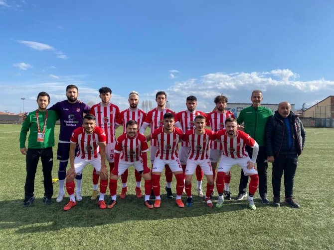 Bilecikspor, Karaköyspor Deplasmanında Rahat Kazandı