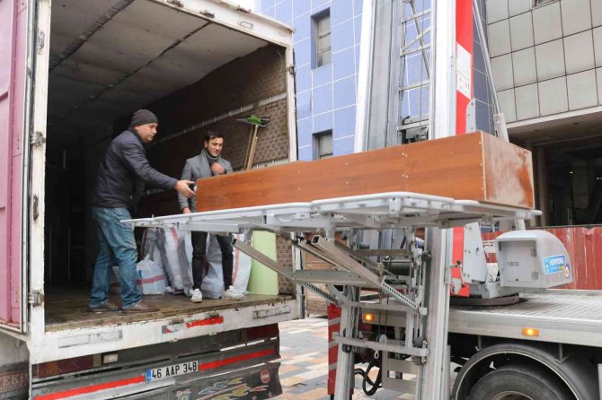 Dünyanın En Saçma Binasının Son Kiracısı Da Taşınıyor