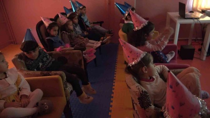 Minik Çocuklara Emniyet Kemeri Eğitimi