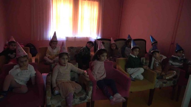 Minik Çocuklara Emniyet Kemeri Eğitimi