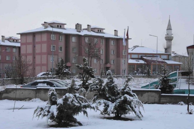Bitlis’te 4 Köy Yolu Ulaşıma Kapandı