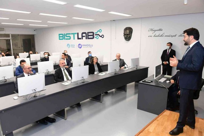 Öğrenciler Finans Dünyasını Bi̇stlab İle Öğrenecek