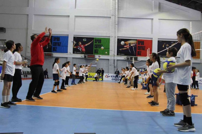 Tvf Şırnak’ta Fabrika Voleybol Okulu Açtı