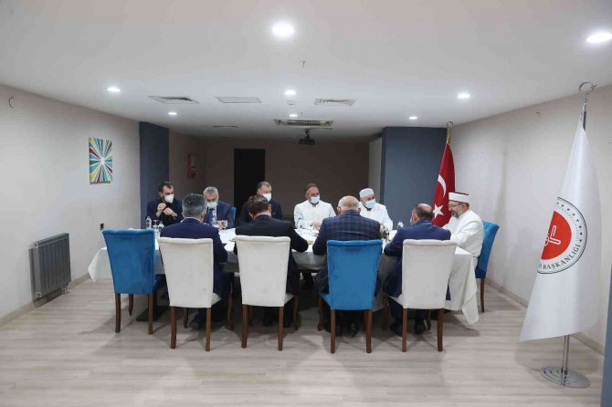Diyanet İ̇şleri Başkanı Erbaş, Gürcistan Müftüleriyle Bir Araya Geldi