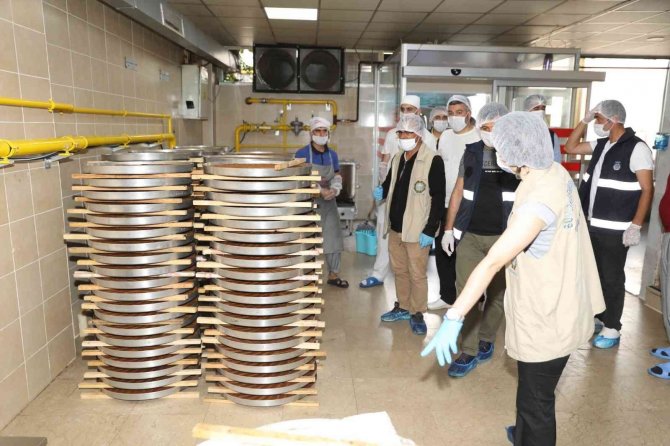 Diyarbakır’da Tarihi Geçmiş 450 Kilo Et İmha Edildi