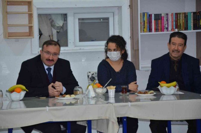 Dpü Emet Myo Öğrencileri, Çocuk Kitapları Yazarı Gülten Dayıoğlu İle Tanıştı