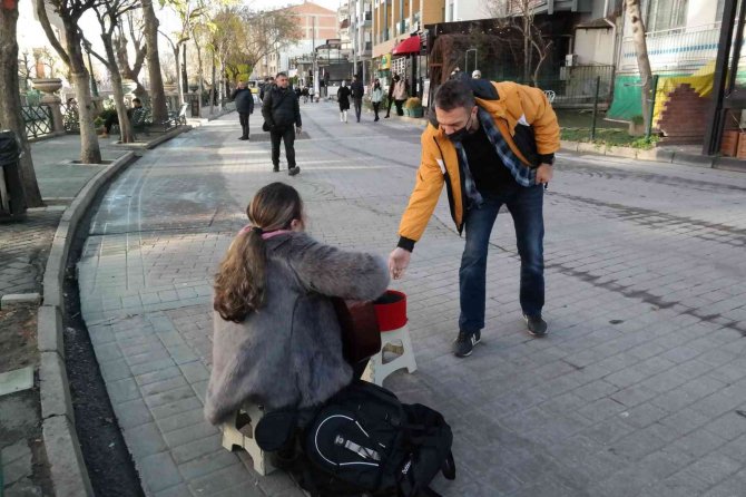 Görme Engelli İ̇ranlı Sanatçıdan Eskişehirlilere Müzik Ziyafeti