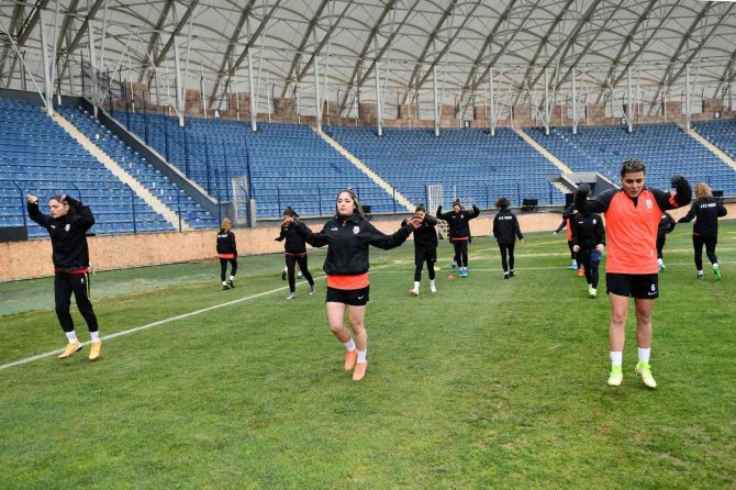 Abb Fomget Kadın Futbol Takımı Yeni Sezonda İddialı