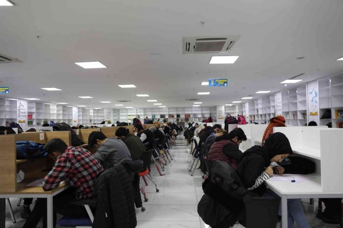 Gençler Geleceğe Hazırlanıyor