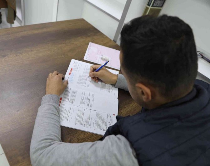 Gençler Geleceğe Hazırlanıyor