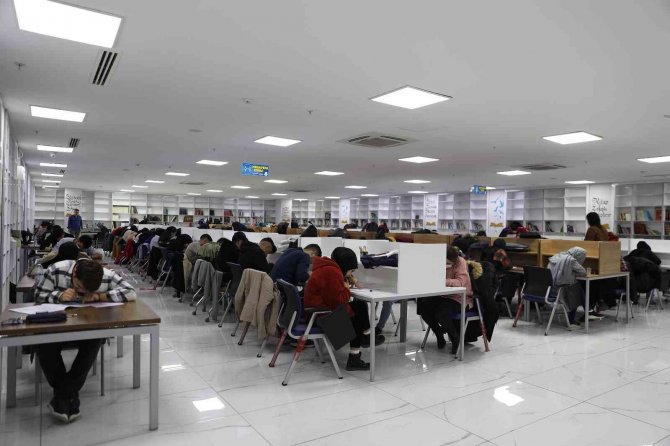 Gençler Geleceğe Hazırlanıyor