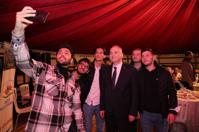 Başkan Özlü’den Gençlere Konser Sözü