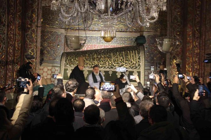 Hz. Mevlana’nın Sanduka Ve Puşidesi 1895 Yılından Sonra İlk Defa Yenilendi