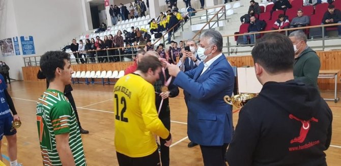 İ̇stanbul’un Hentbol Şampiyonu İ̇tü Eta Vakfı Doğa Koleji