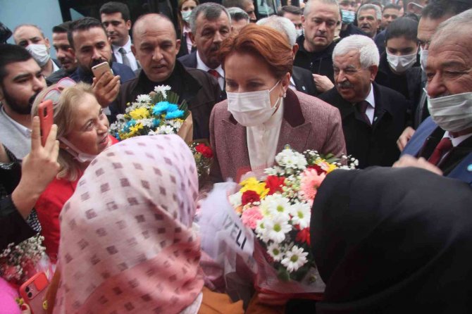 Akşener, Gaziantep’te Esnafı Ziyaret Etti