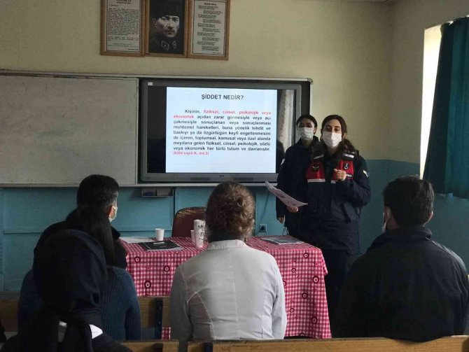 Jandarma, “Güçlü Aile, Güvenli Gelecek” İçin Bilgilendirme Çalışmalarını Sürdürüyor