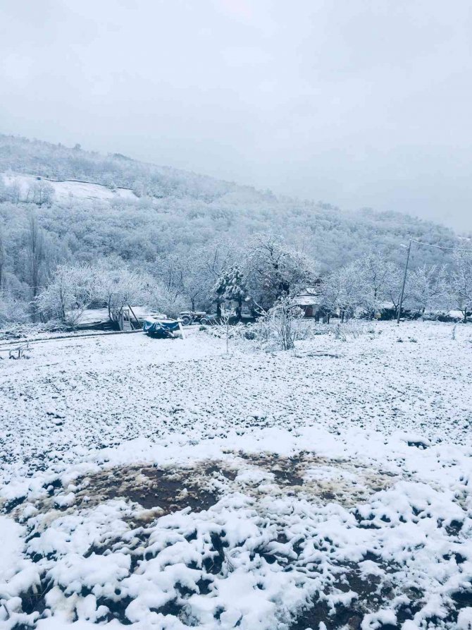 Kepsut’ta Kar Yağışı Hayatı Olumsuz Etkiliyor