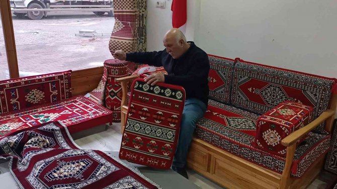 Atalarından Kendine Kalan Mesleği Sürdürüyor