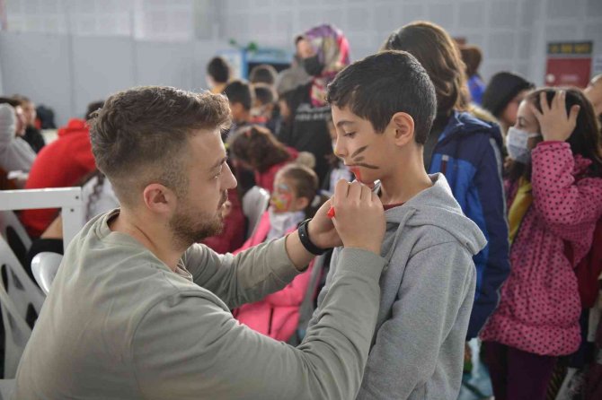 Kitaplara Dokunuyor, Etkinliklerle Eğleniyorlar