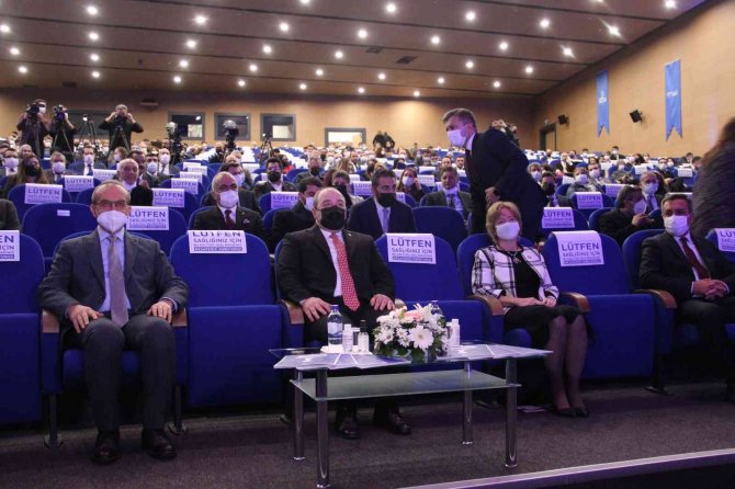 Bakan Varank: "İ̇hracatımız Cumhuriyet Tarihinde İlk Kez Yıllık Bazda 220 Milyar Dolara Ulaştı"
