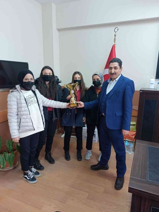 Okul Sporlarında İ̇hsaniye Anadolu Lisesi’nin Büyük Başarısı