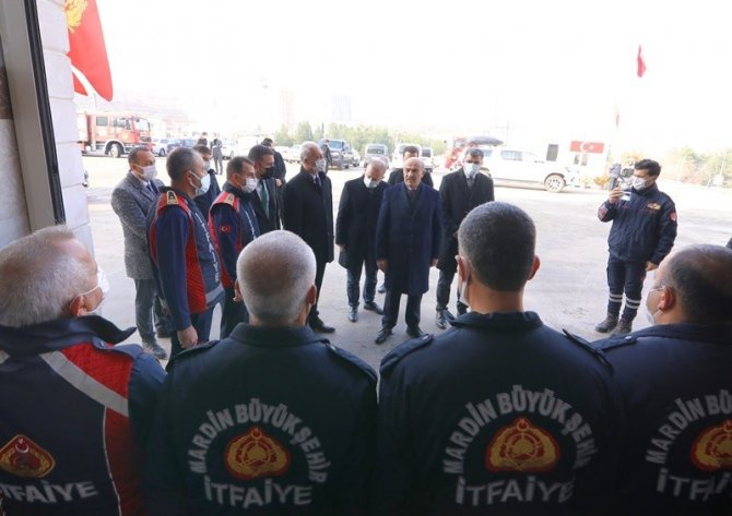 Vali Demirtaş, İtfaiye Erlerine Sertifikalarını Verdi