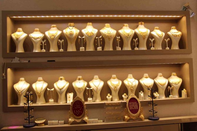 Vatandaştaki Gram Altının İniş Ve Çıkış Beklentisi Kuyumculuk Sektöründe Satışları Durgunlaştırdı