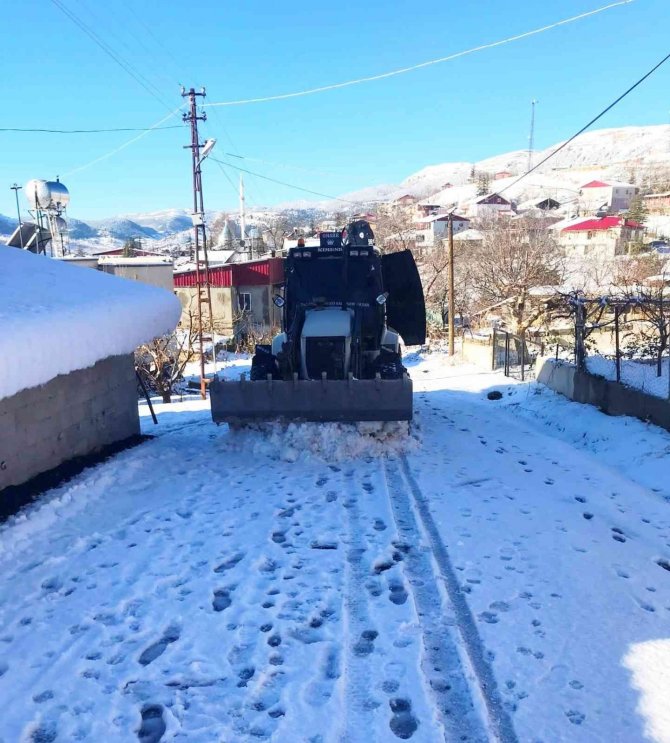 Mersin’de Yayla Yolları Karla Kaplandı, Ekiplerin Mücadelesi Başladı