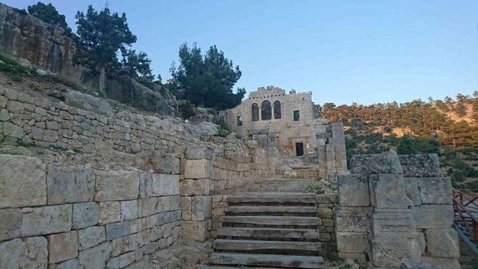 Alahan Manastırı Mersin Turizminin Yeni Gözdesi