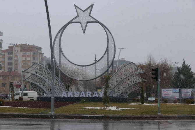 Aksaray’a Mevsimin İlk Karı Yağdı