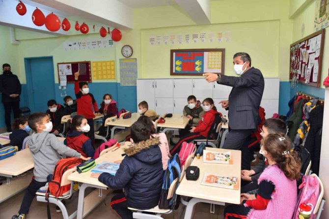 Müdür Tatlı İ̇vrindi’de Öğretmen Ve Öğrencilerle Buluştu