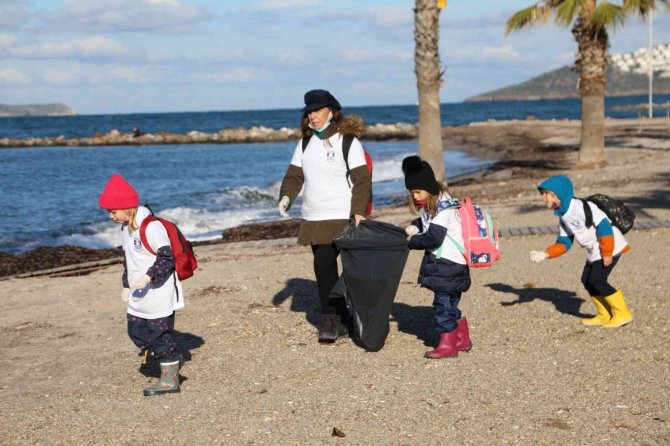 Minikler Sahilleri Pırıl Pırıl Yaptı