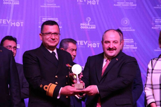 Bakan Varank: "İ̇hracatımız Cumhuriyet Tarihinde İlk Kez Yıllık Bazda 220 Milyar Dolara Ulaştı"