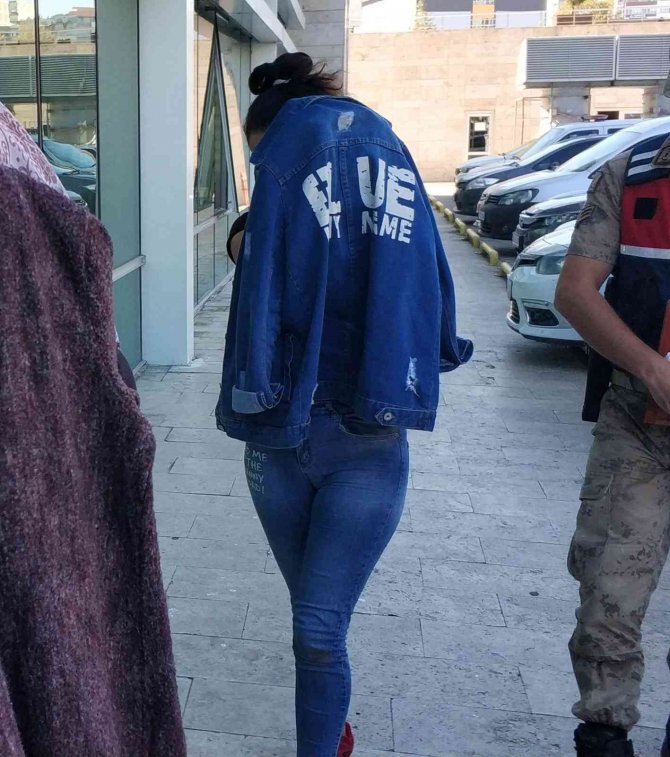 Amcasını Öldüren Genç Kıza Ceza İndirimi