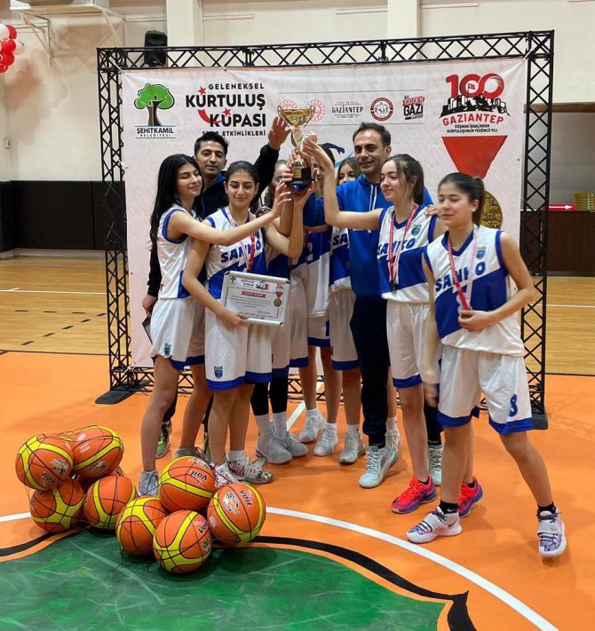 Sanko Okulları Genç Kızlar Basketbol Takımı İ̇l Birincisi Oldu