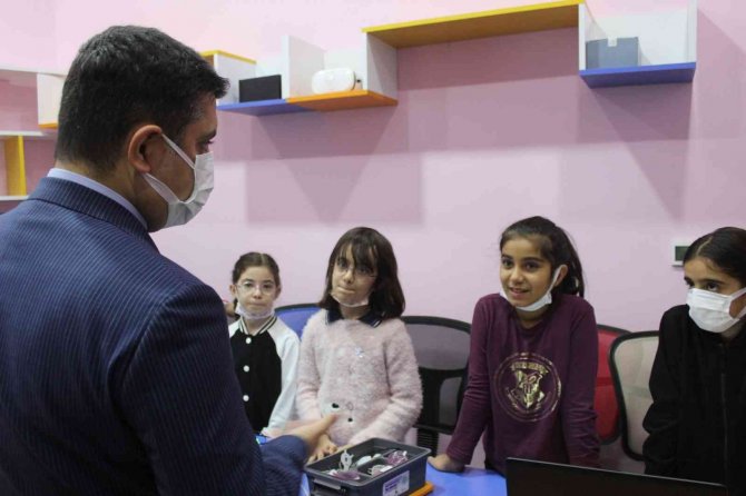 Avustralya Büyükelçiliği Destekledi, Cizre’de Kız Çocuklarına Yönelik Proje Hayata Geçti