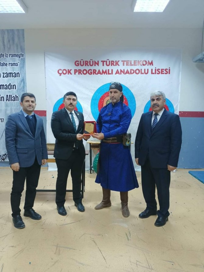 Gürün’de Okçuluk Kursu Tamamlandı