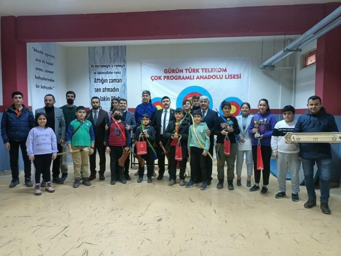 Gürün’de Okçuluk Kursu Tamamlandı