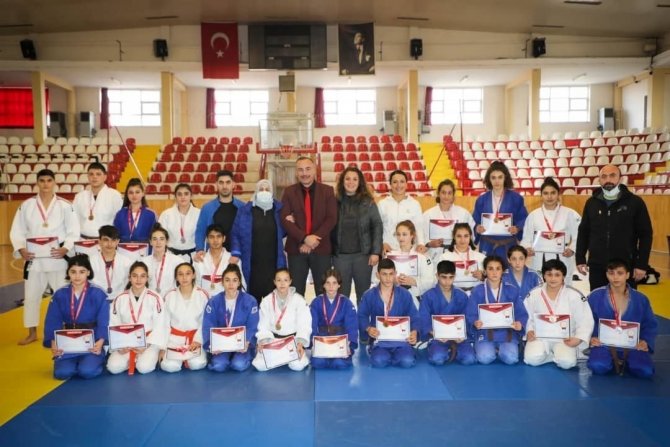 Sporcular Madalya İle Ödüllendirildi