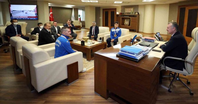 Spor Camiası, Başkan Büyükakın’ı Ziyaret Etti
