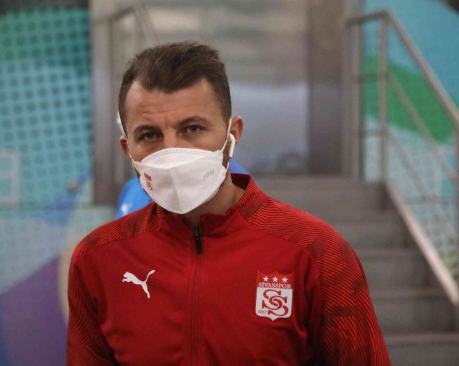 Sivasspor Kafilesi İ̇stanbul’a Ulaştı